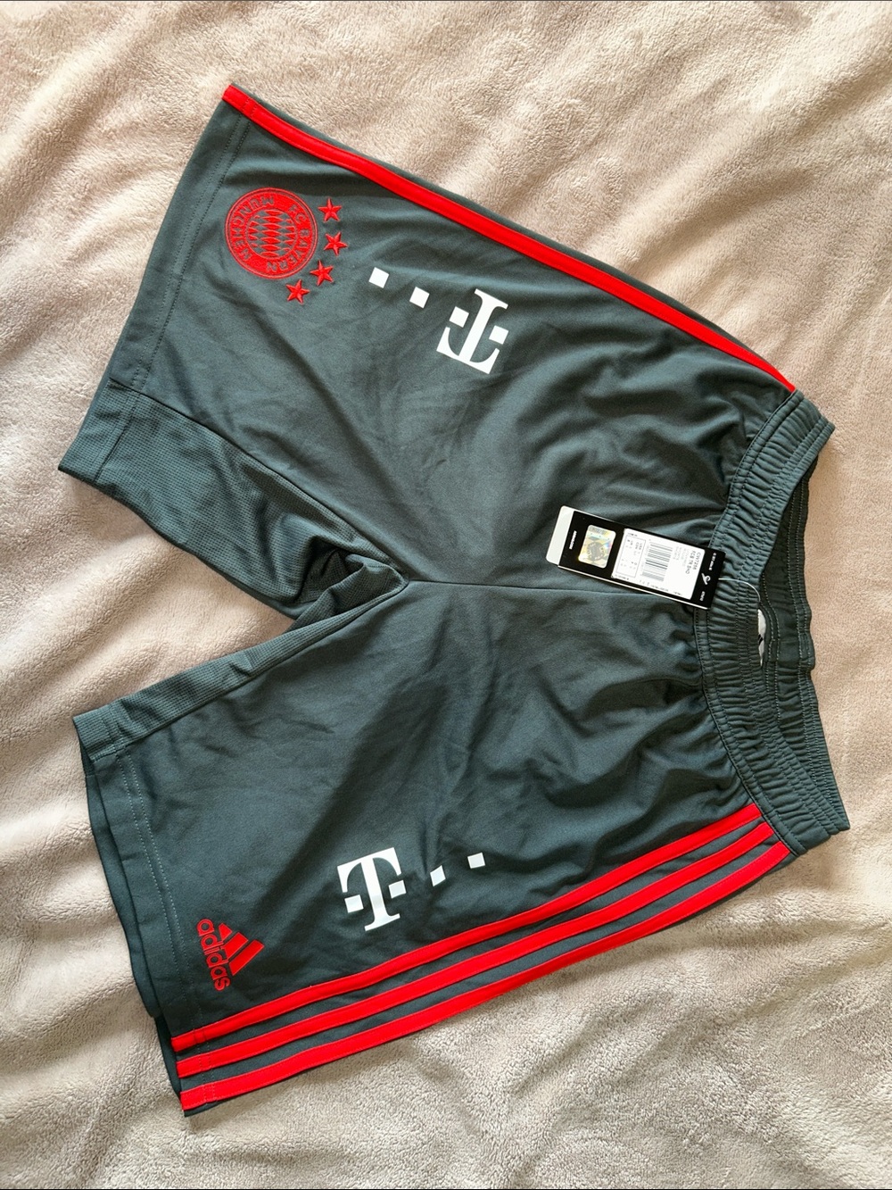 FC Bayern Munchen 2017-18 Training Shorts Grey Red Telekom Size S NWT